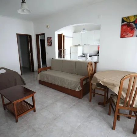 2 Pessoas Αλμπουφέιρα